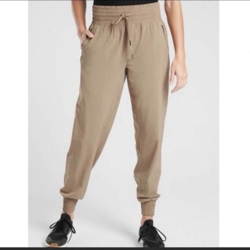 Athleta Camden Travel Jogger Pants Size 8 Tan Lightweight Athleisure Zip Pocket